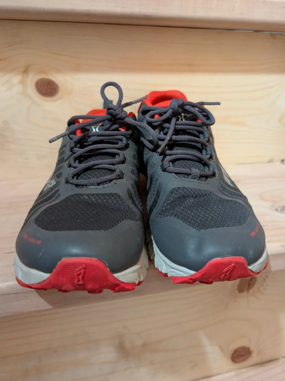 EUC Inov-8 Terraultra 260 Men's 9.5 Trail Running Shoes Gray Hiking Zero Drop